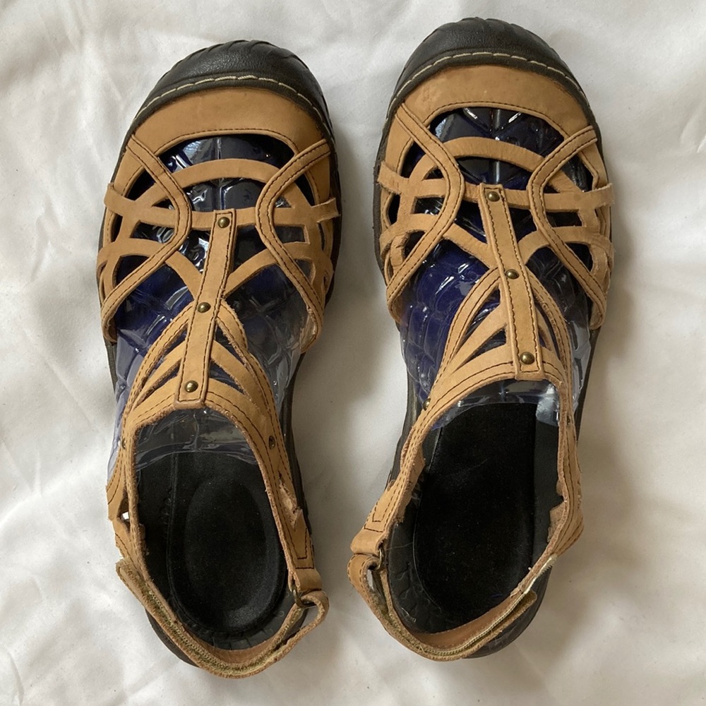 Tan leather strappy sandals